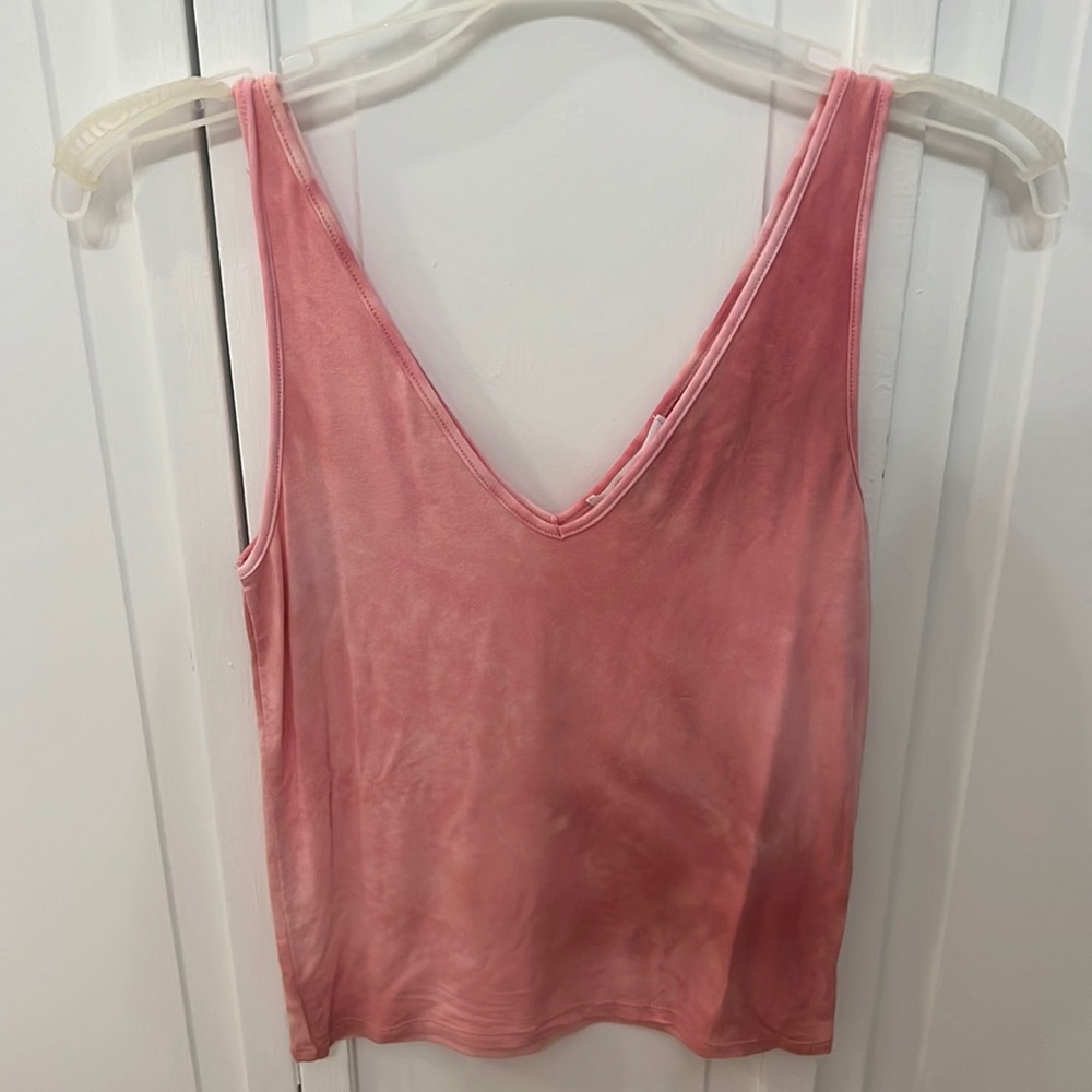 women’s fitted v-neck tank top